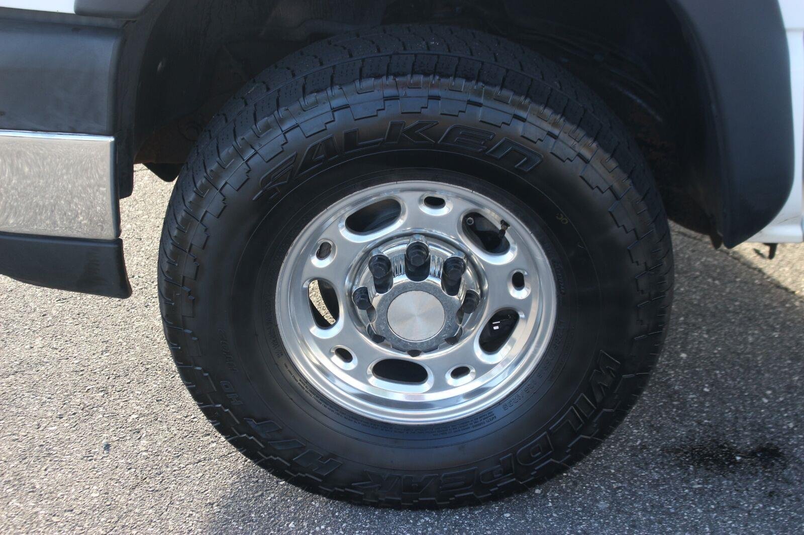 Used 2007 Summit White Chevrolet Work Truck image 30