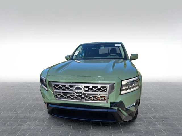 Used 2023 Green Nissan SV image 2