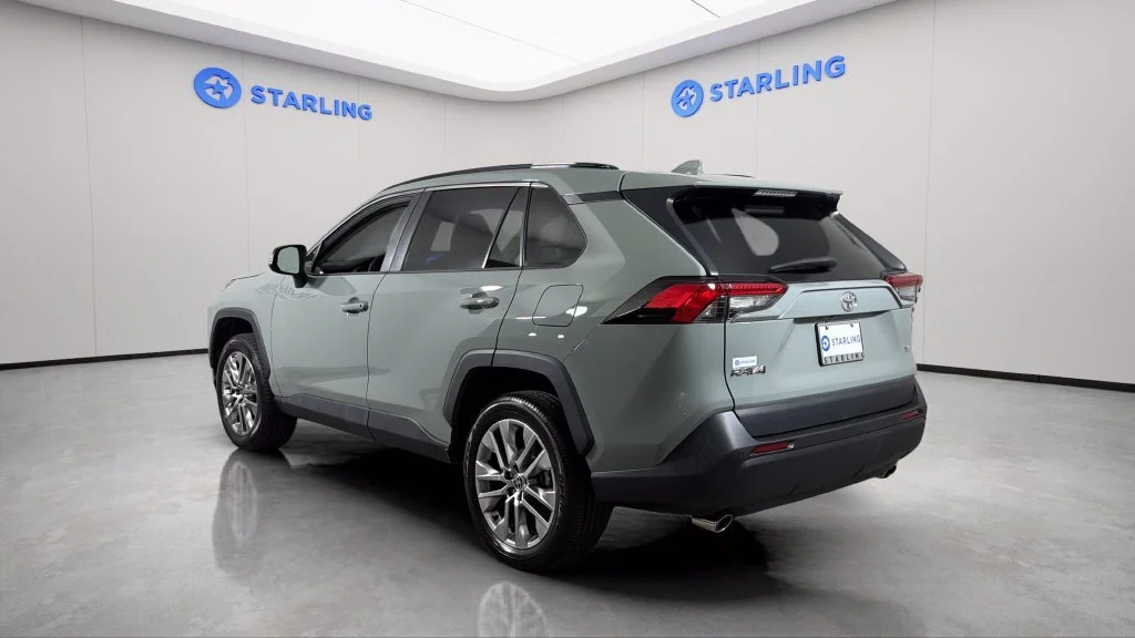 Used 2023  Toyota XLE Premium image 5