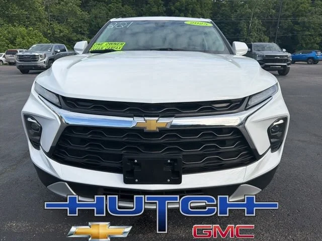 Used 2025 Summit White Chevrolet 2LT image 6