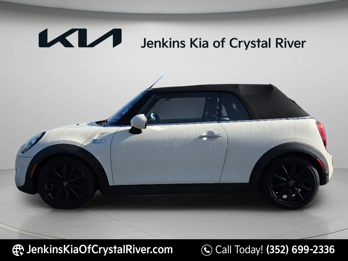 Used 2019 Pepper White MINI Cooper S image 9