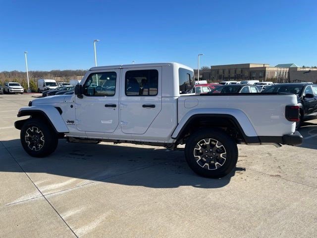 2026 Jeep Gladiator Sahara Auto's photo