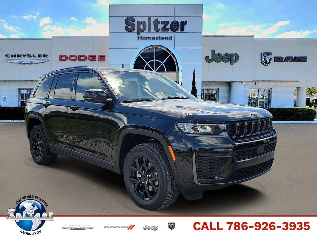 New 2026 Diamond Black Crystal Pearl-Coat Exterior Paint Jeep Altitude image 1
