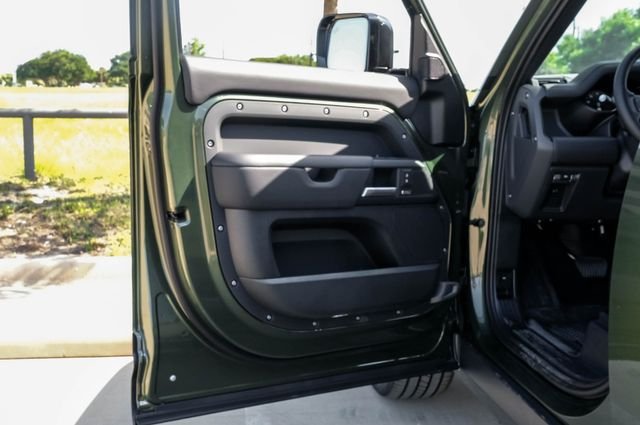 New 2026 Woolstone Green Metallic Land Rover X-Dynamic SE image 50