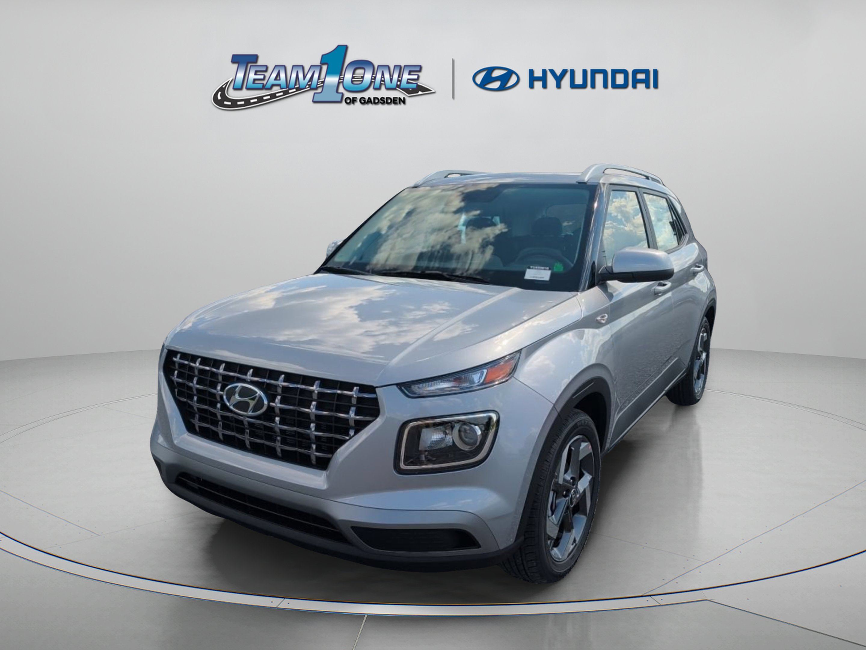 New 2026 Shimmering Silver Hyundai SEL image 4