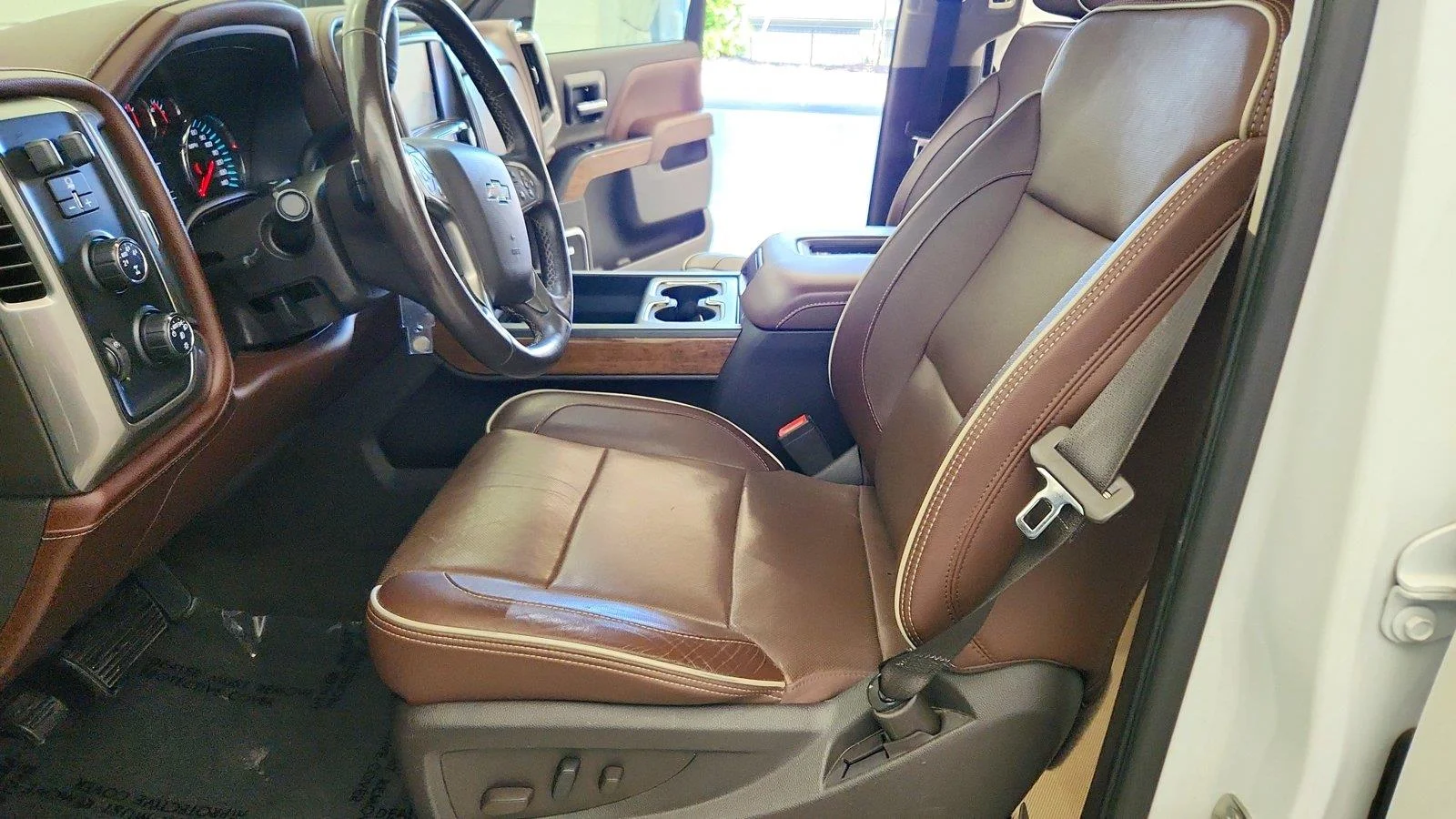Used 2016 IRIDESCENT PEARL TRICOAT Chevrolet High Country image 15