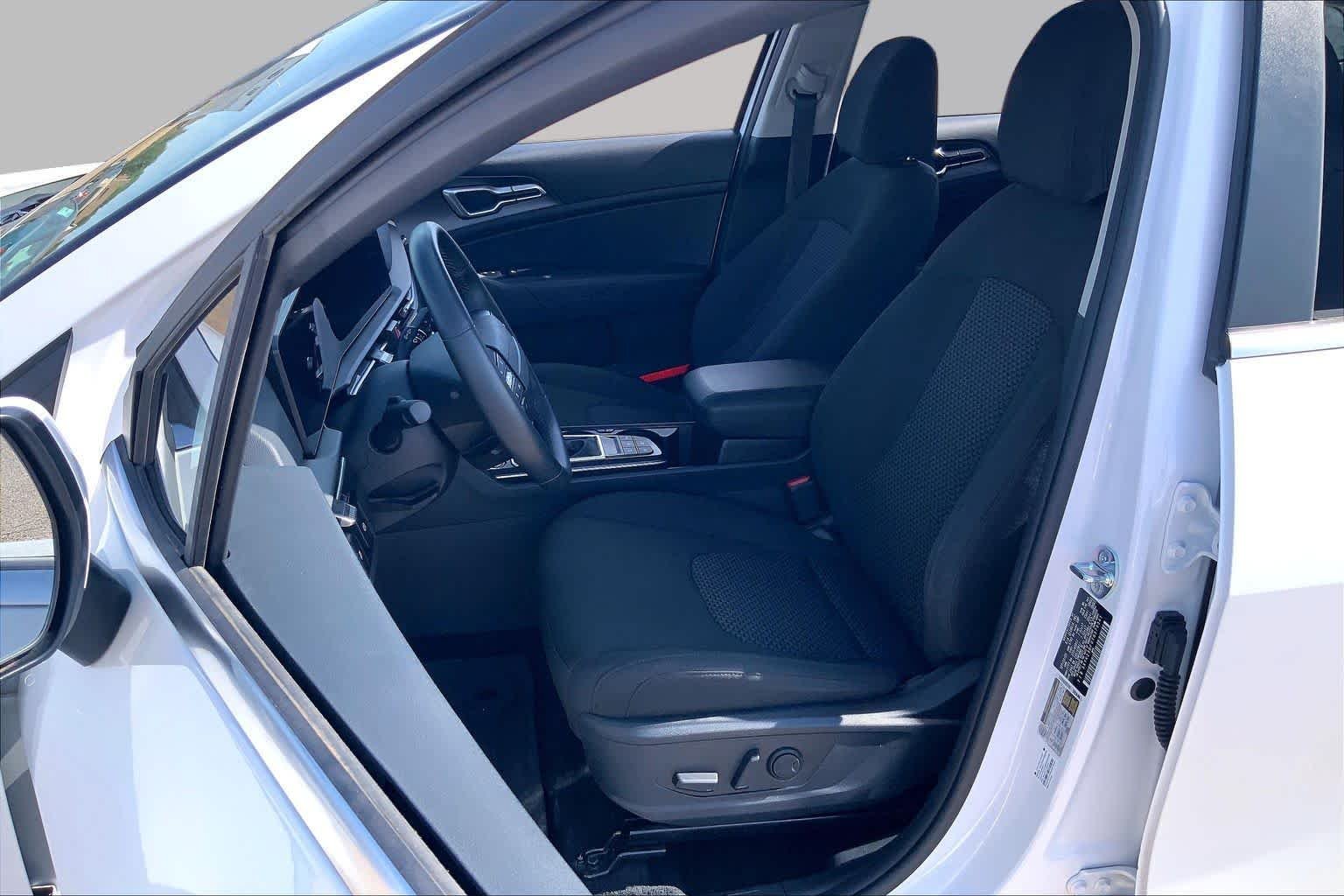 2026 Kia Sportage LX - Photo 8