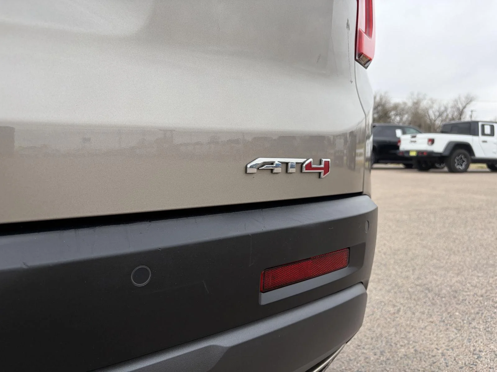 Used 2023 Light Stone Metallic GMC AT4 image 17