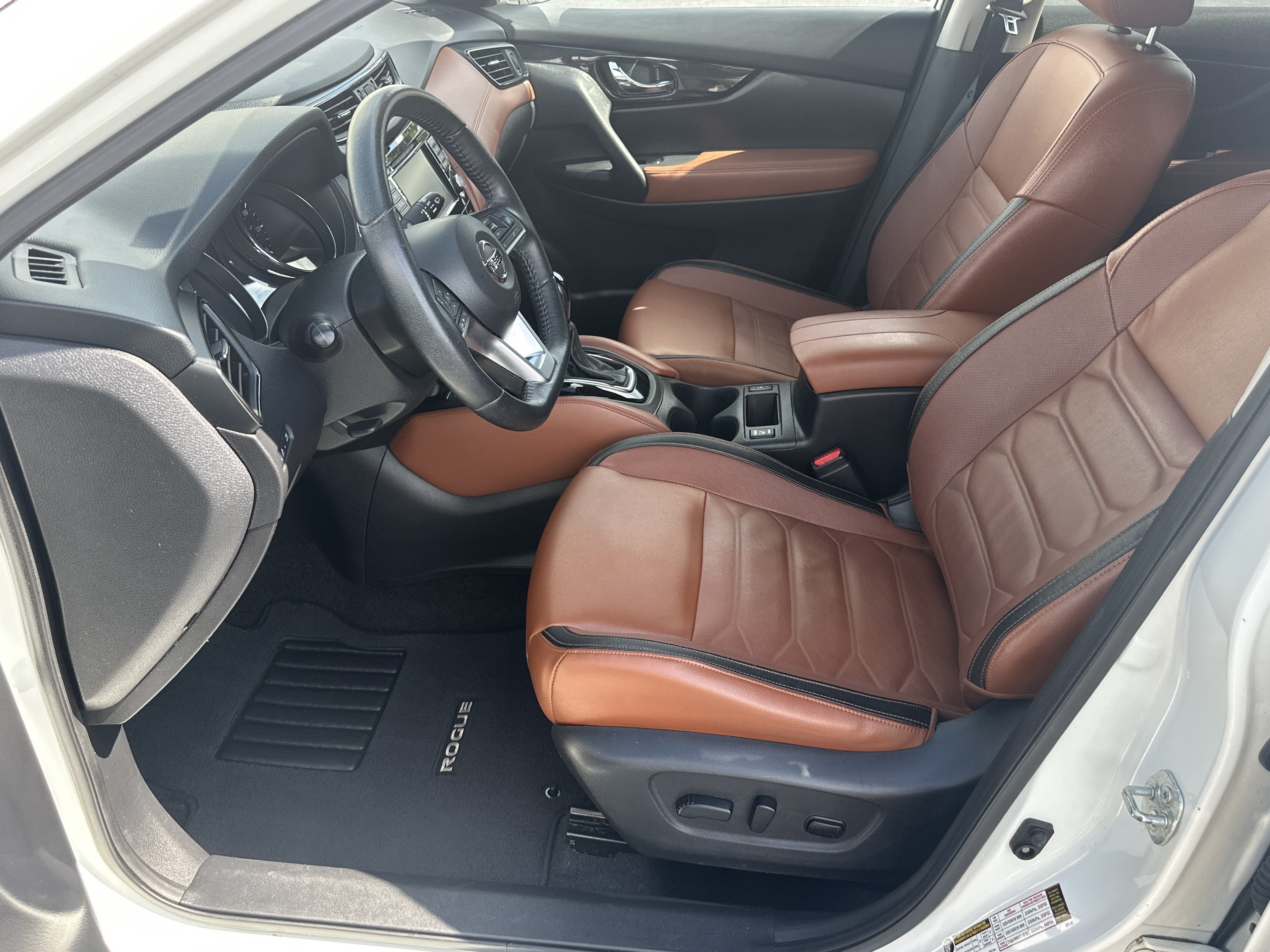 Used 2019 Pearl White Tricoat Nissan SL image 10