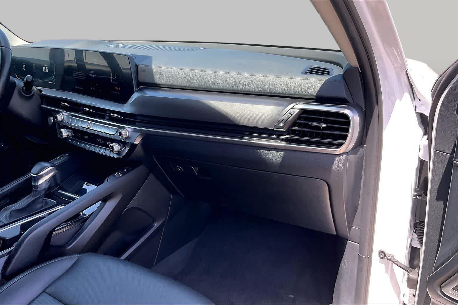 Used 2025 Glacial White Pearl Kia S image 16
