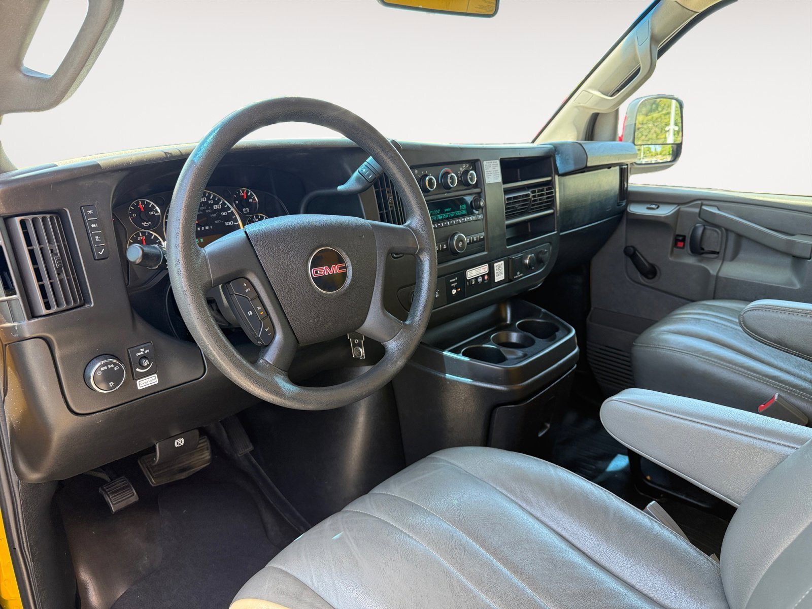 Used 2018 Orange GMC Work Van image 15