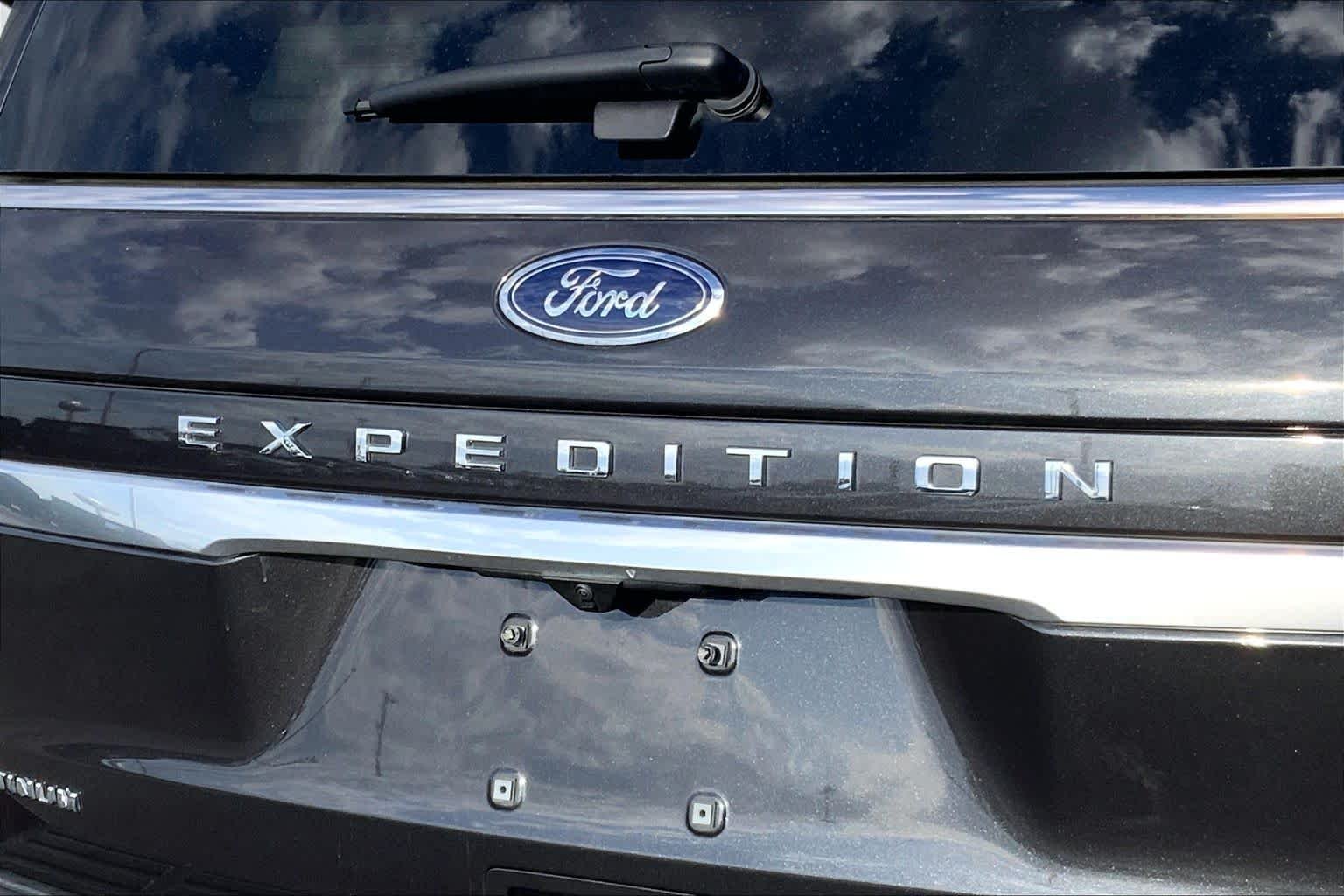 Used 2023 Dark Matter Metallic Ford Platinum image 28