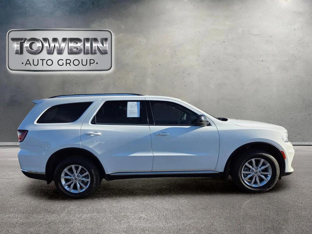 Used 2023 White Dodge SXT image 3