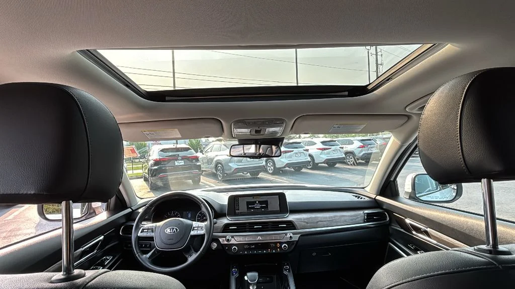 Used 2020 White Kia EX image 10