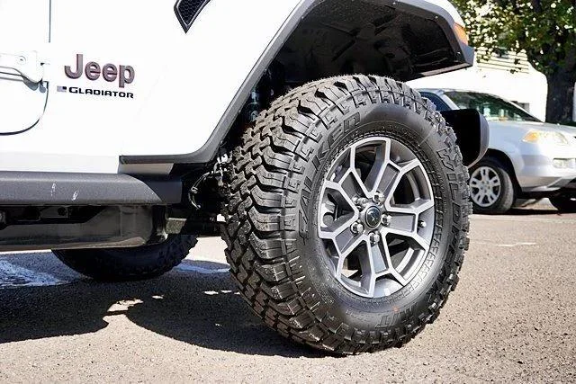 New 2026 Bright White Clear-Coat Exterior Paint Jeep Mojave image 9