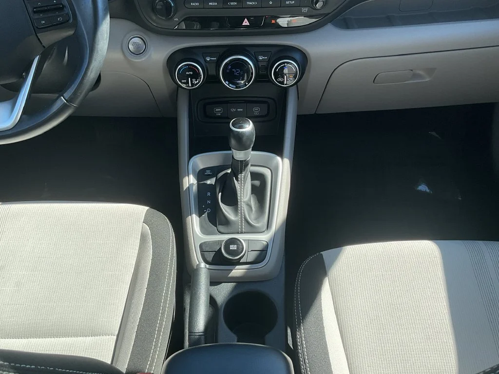 Used 2025 Gray Hyundai SEL image 28