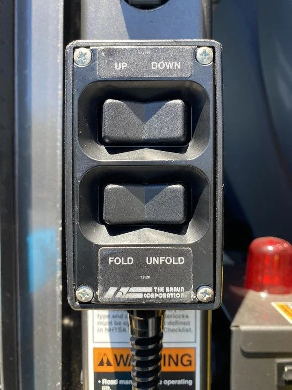 Used 2014 White Ford Handicap Accesible image 38