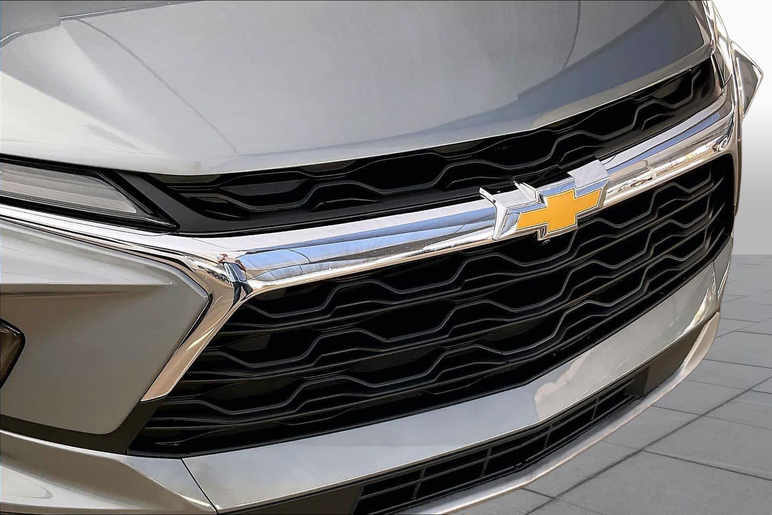 Used 2024 Sterling Gray Metallic Chevrolet LT image 26