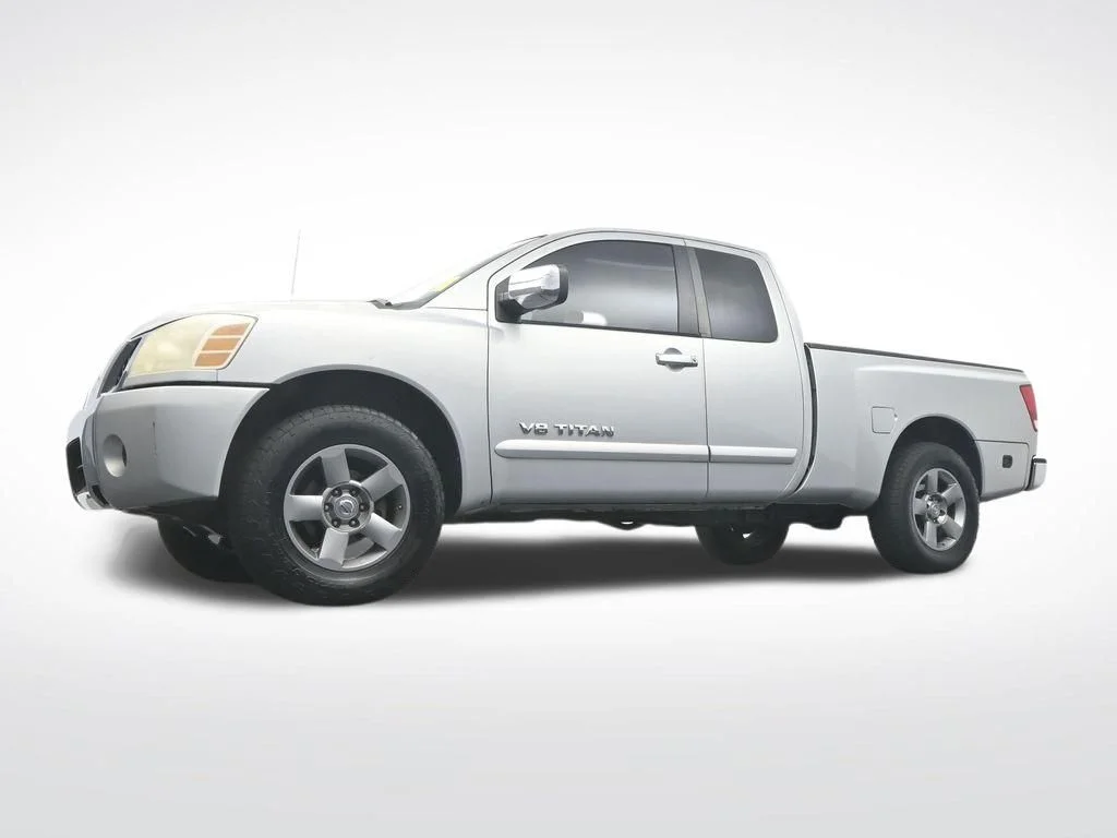 Used 2005 Silver Nissan SE image 28