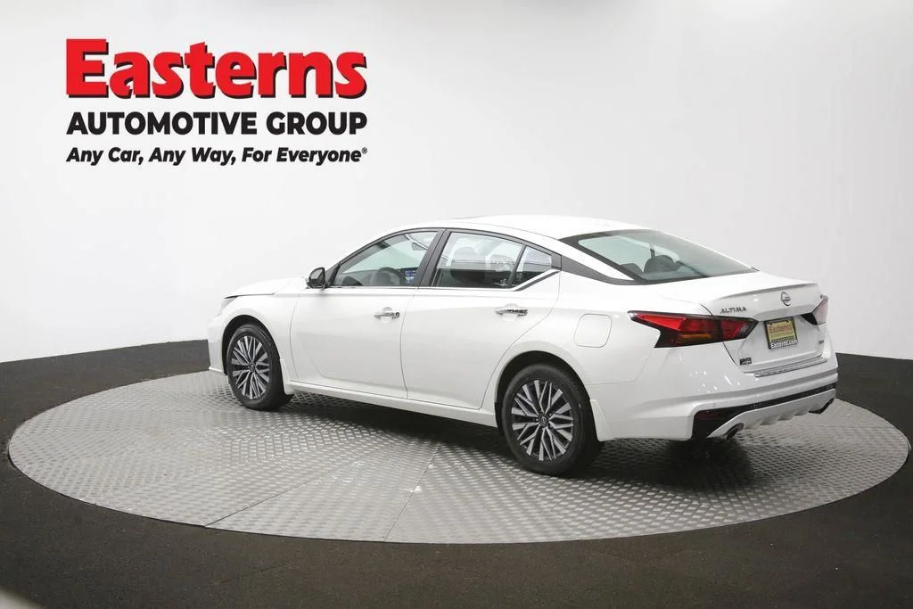 Used 2023 White Nissan 2.5 SV image 66