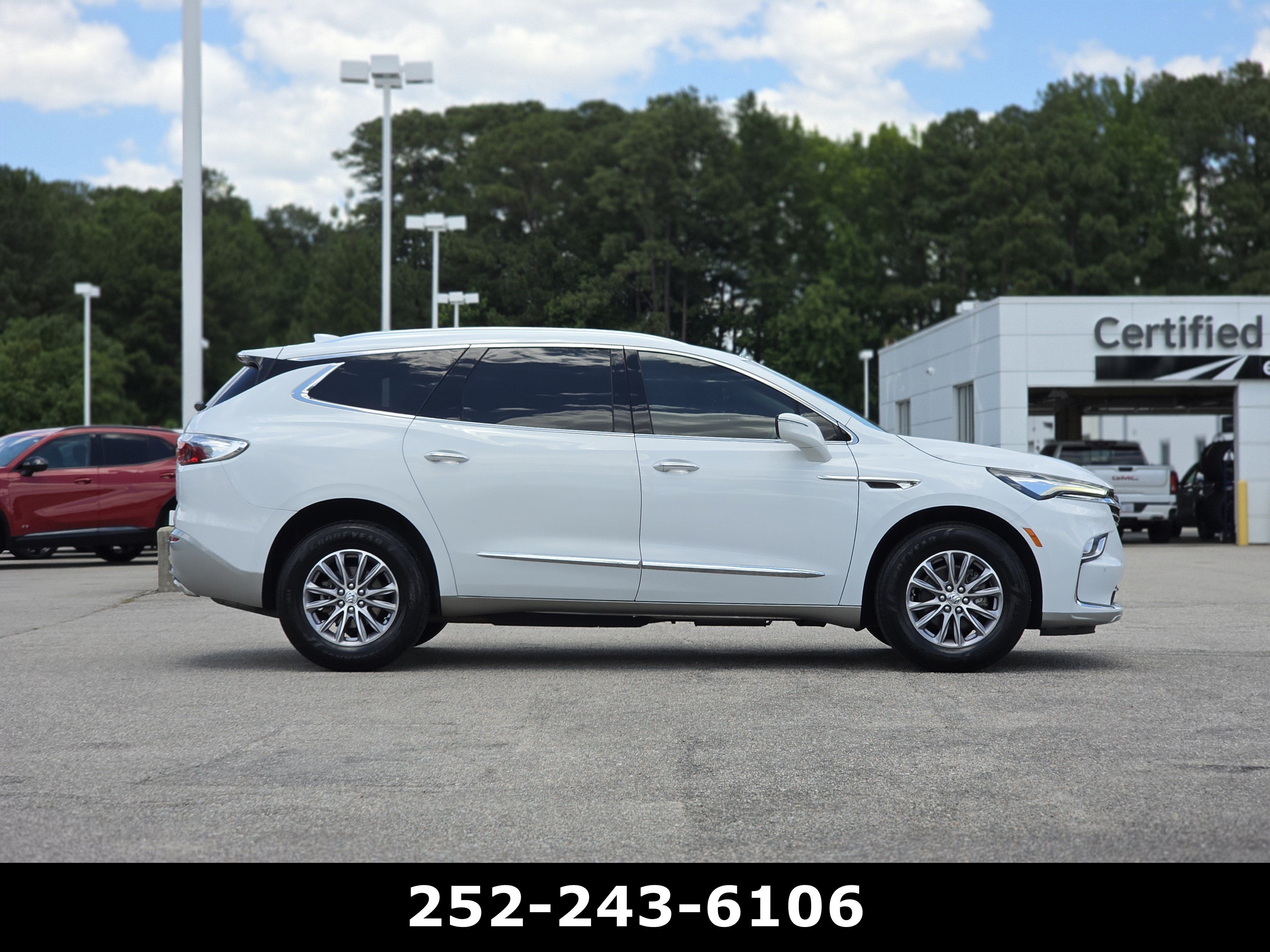 Used 2023 Summit White Buick Essence image 9