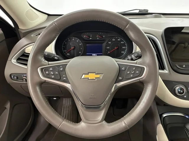 Used 2022 Gray Chevrolet LT image 22