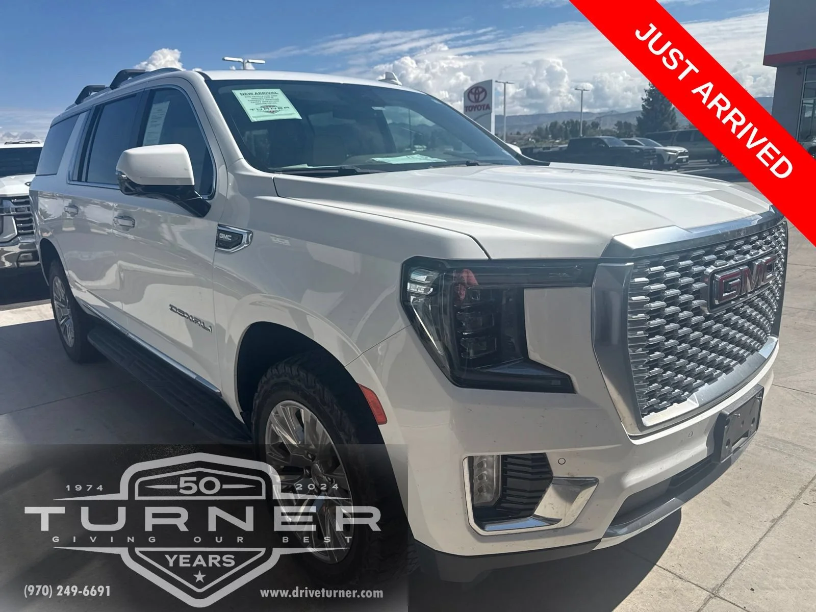 Used 2023 SUMMIT WHITE GMC Denali image 1