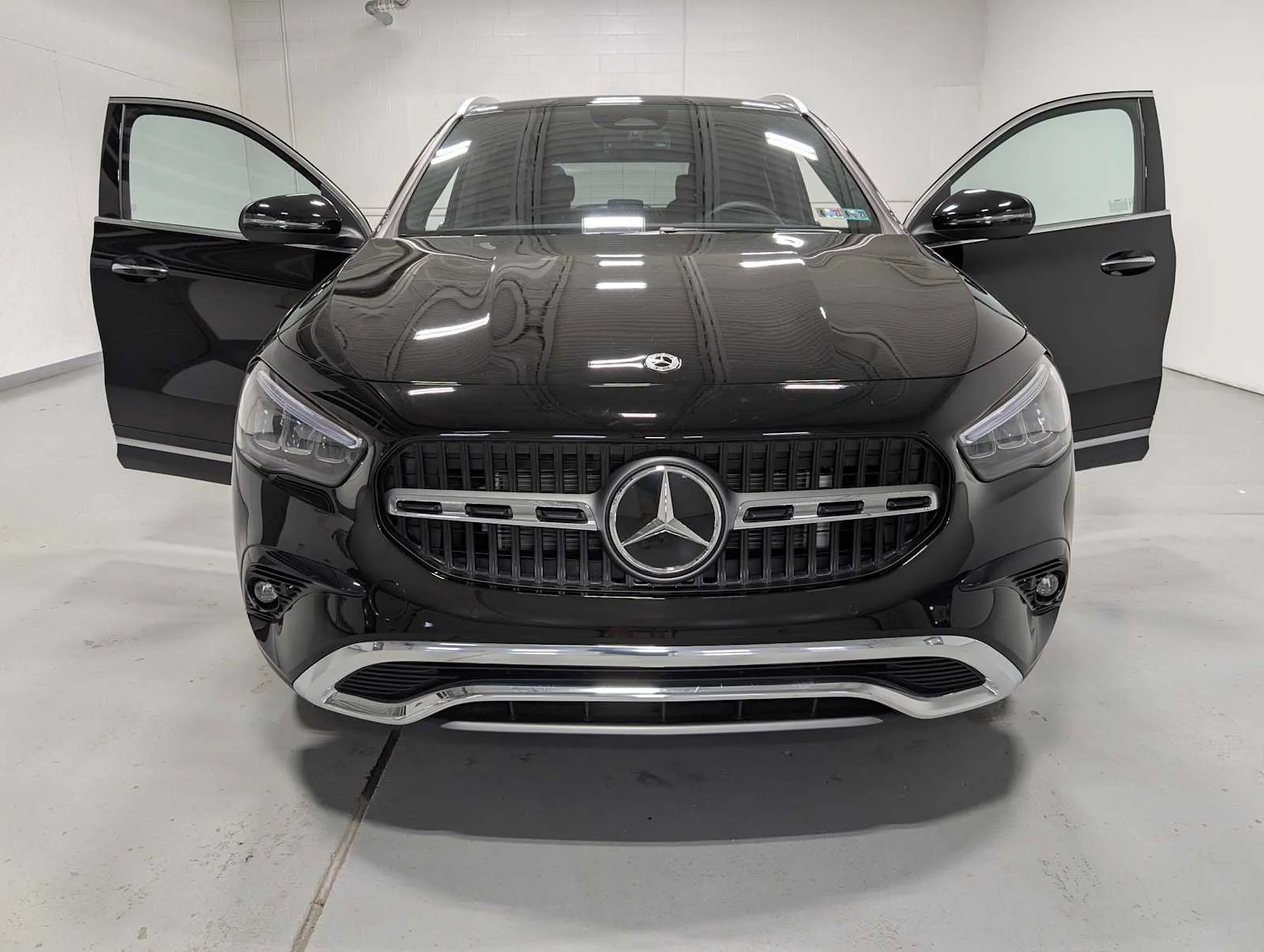 Certified Used 2025 Night Black Mercedes-Benz GLA 250 image 15