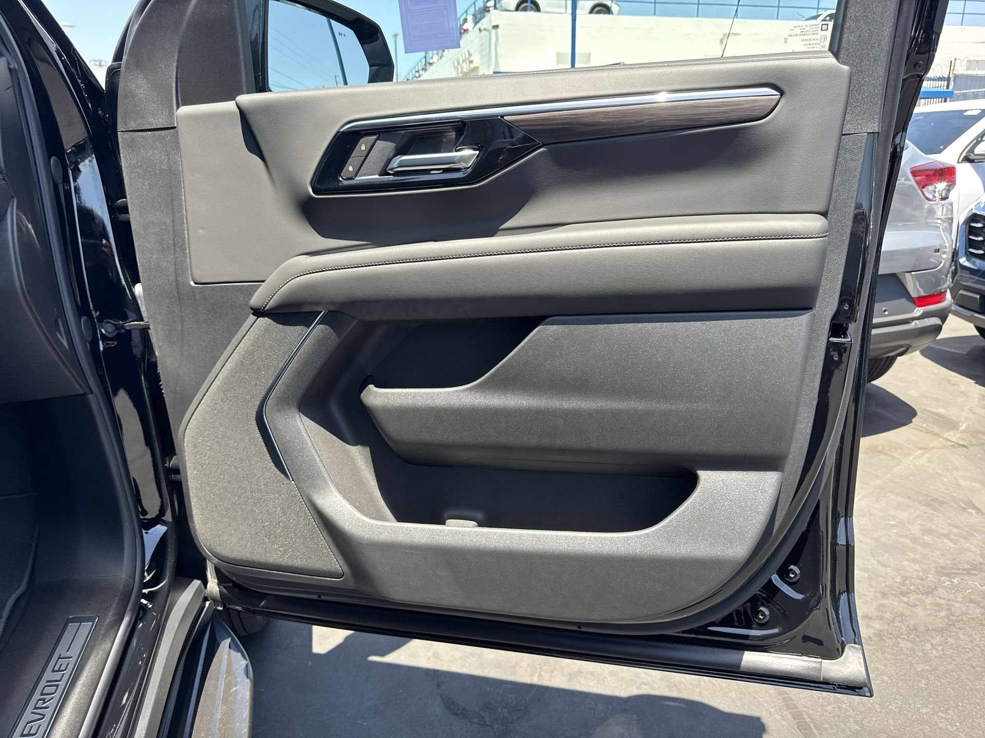 2026 Chevrolet Suburban LT - Photo 40