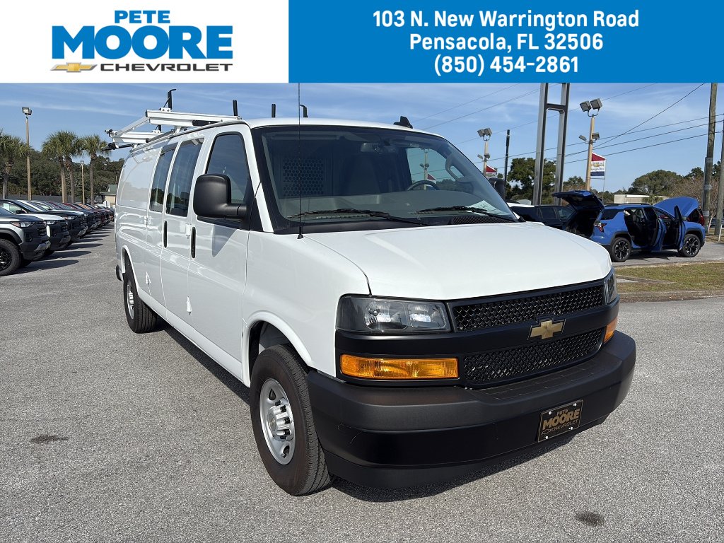 2025 Chevrolet Express 3500 Extended Work Van's photo