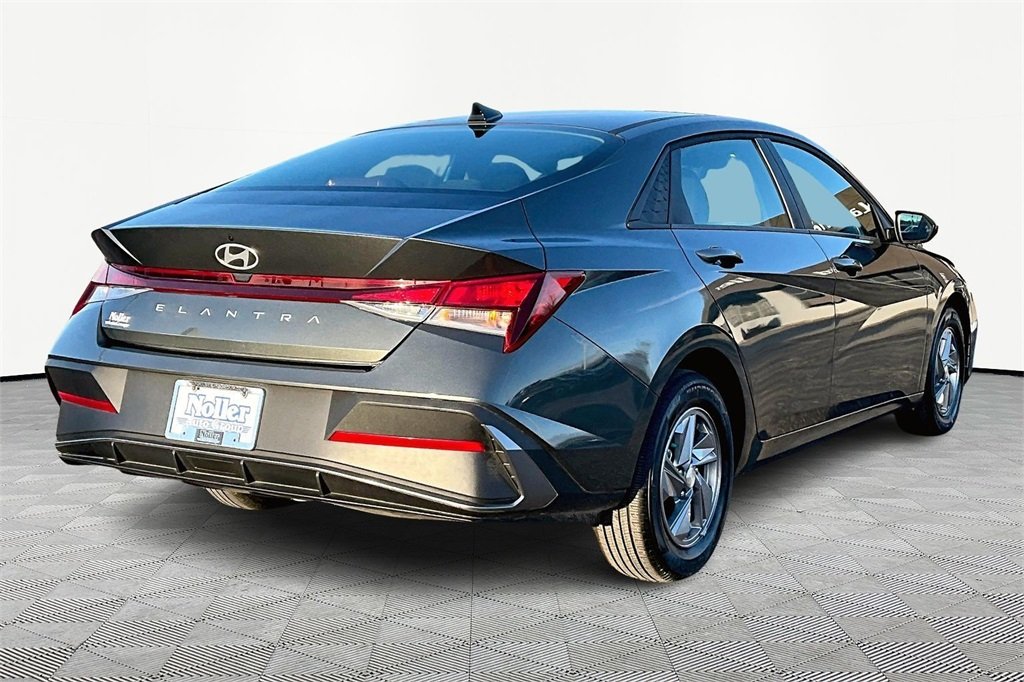 Certified 2024 Hyundai Elantra SE with VIN KMHLL4DG8RU850270 for sale in Kansas City