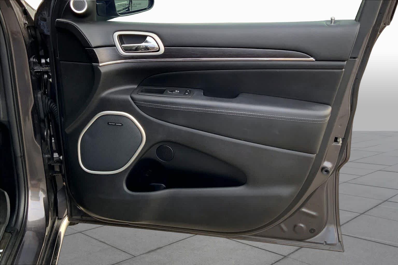 Used 2020 Granite Crystal Metallic Clearcoat Jeep Summit image 22