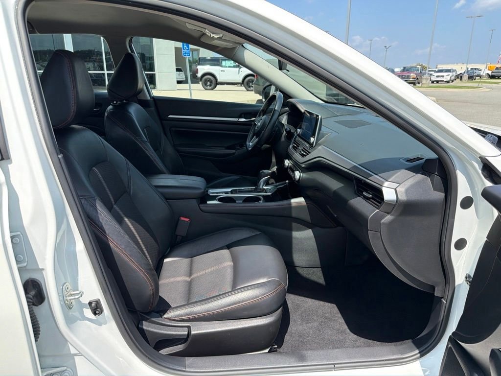 Used 2024 White Nissan 2.5 SR image 21