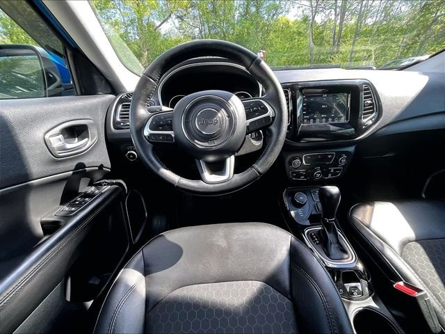 Used 2018 Blue Jeep Altitude image 5