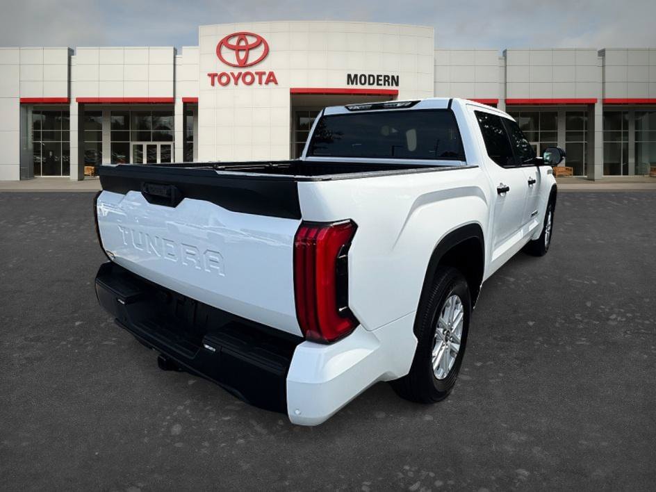 Used 2024 Ice Cap Toyota SR5 image 5