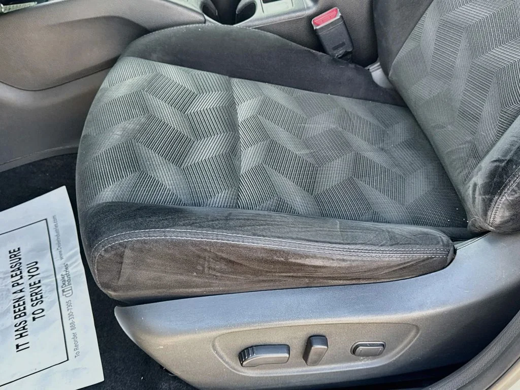 Used 2014 Silver Nissan SV image 23