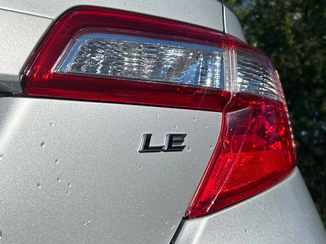 Used 2012 Silver Toyota LE image 10