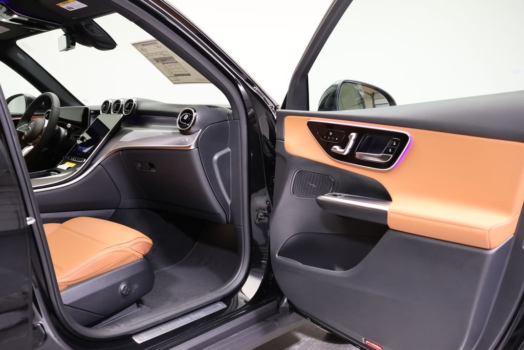 Used 2026 Obsidian Black Metallic Mercedes-Benz GLC 300 image 46