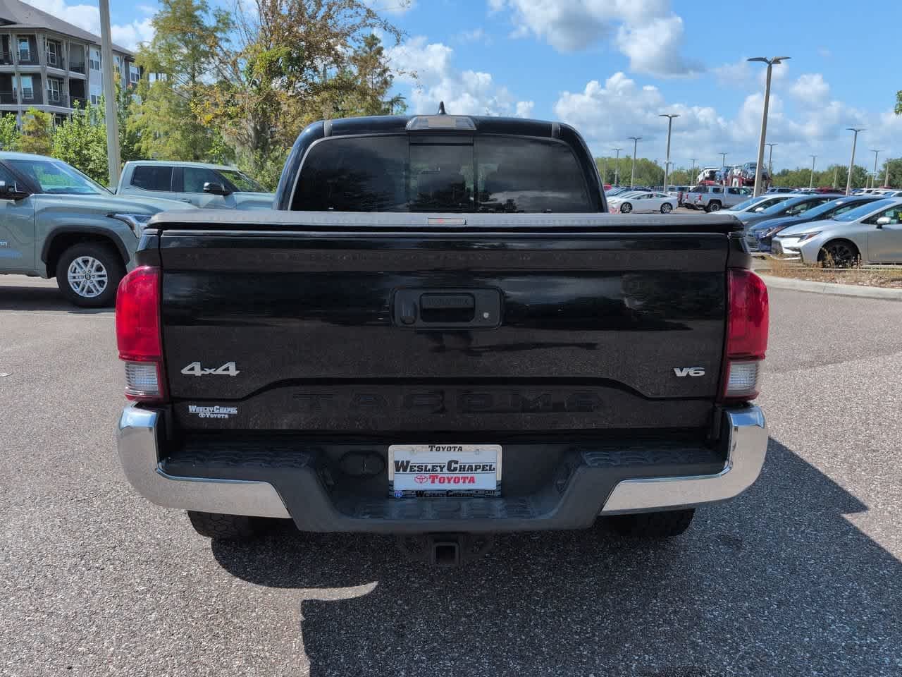 Used 2018 Midnight Black Metallic Toyota SR5 image 5