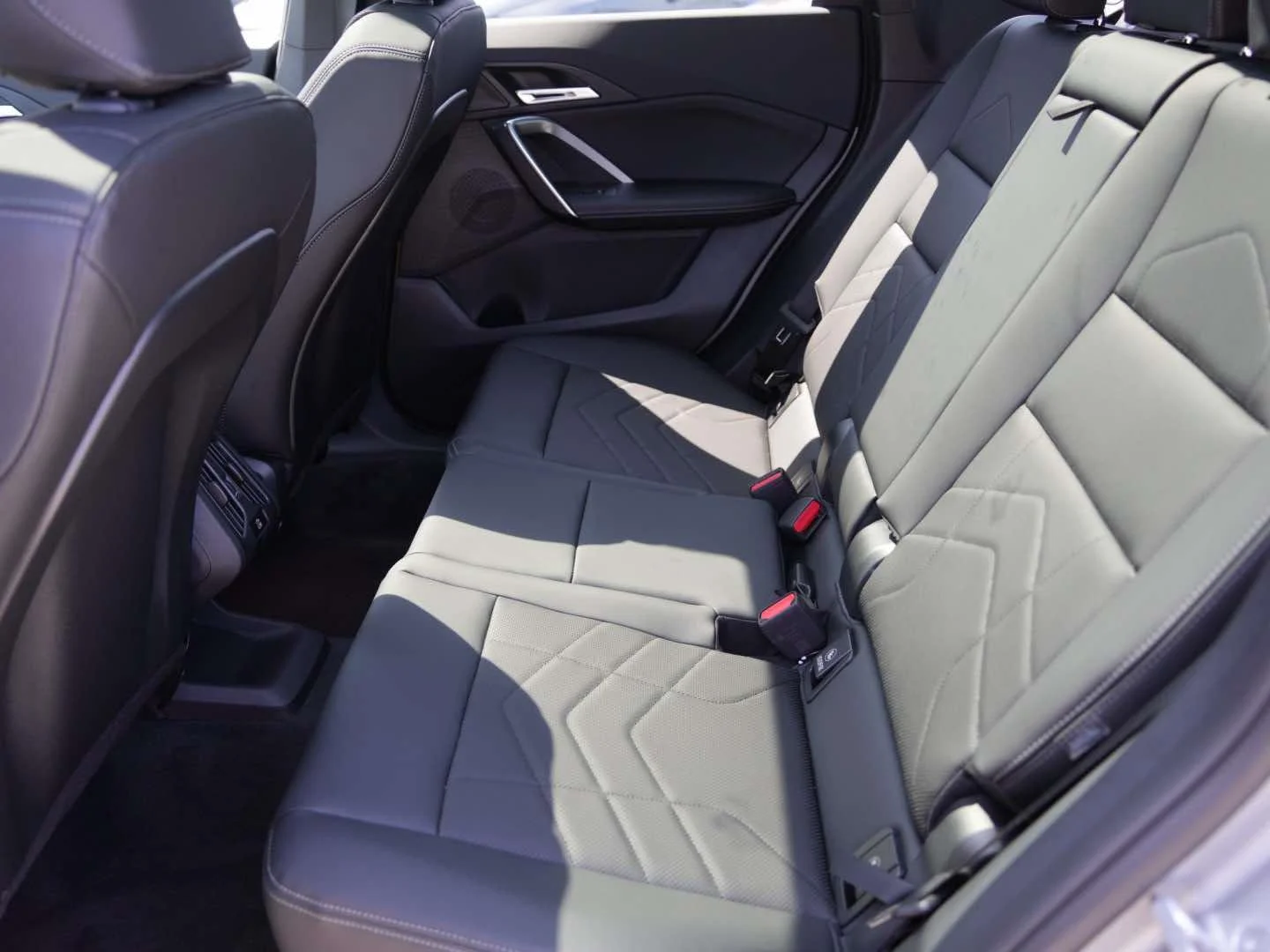 New 2026 Space Silver Metallic BMW xDrive28i image 11