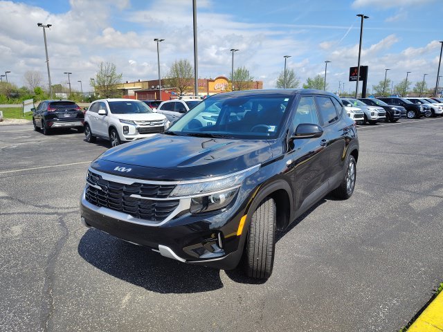 Used 2026 Black Kia LX image 3
