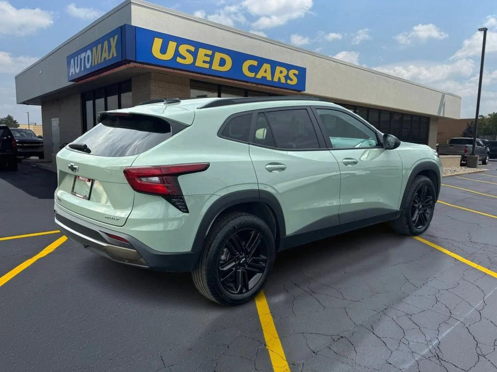 Used 2024 Green Chevrolet ACTIV image 5