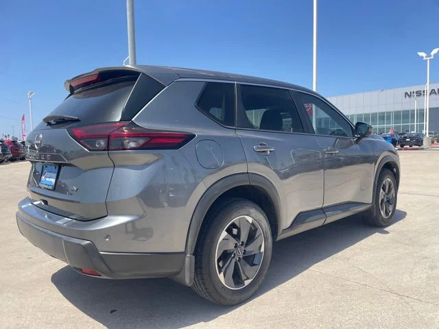 Used 2024 Gray Nissan SV image 5