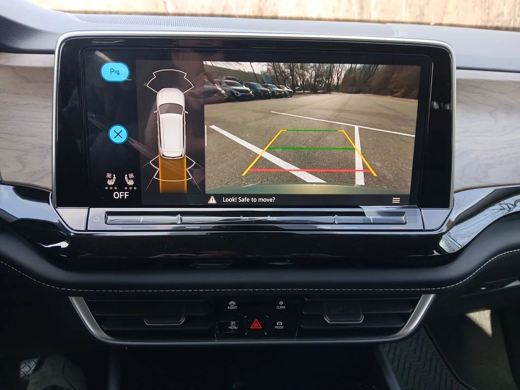 New 2026 Green Volkswagen 2.0T SE w/Technology image 19