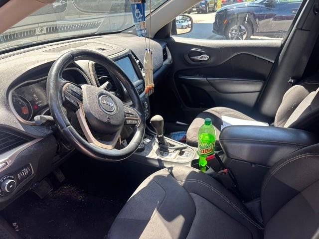 Used 2015 Deep Cherry Red Crystal Pearlcoat Jeep Latitude image 10