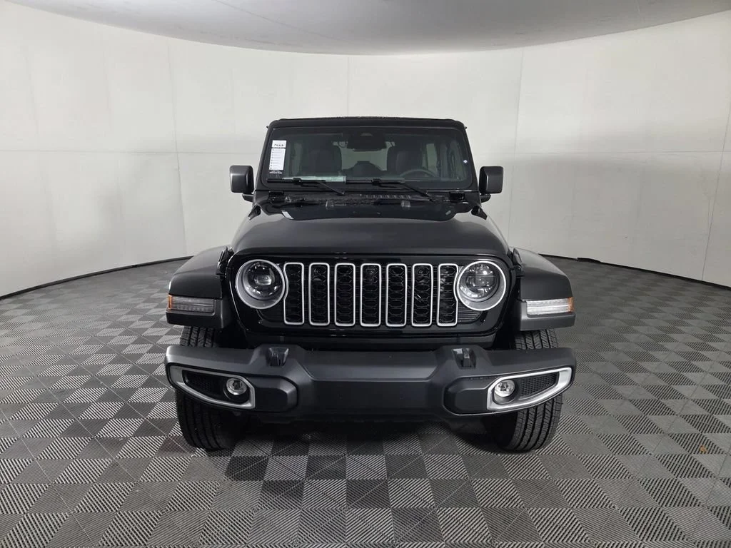 New 2026 Black Clear-Coat Exterior Paint Jeep Sahara image 3
