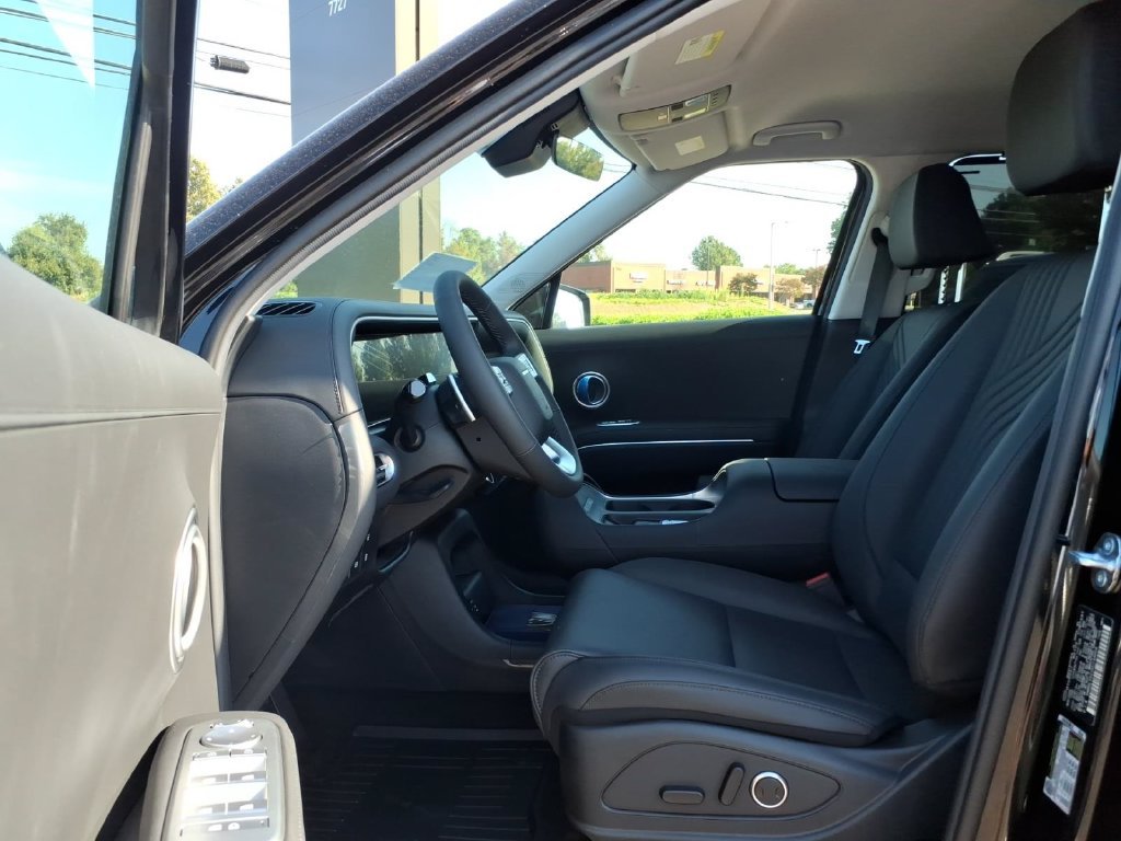 New 2027 Black Hyundai SEL image 13