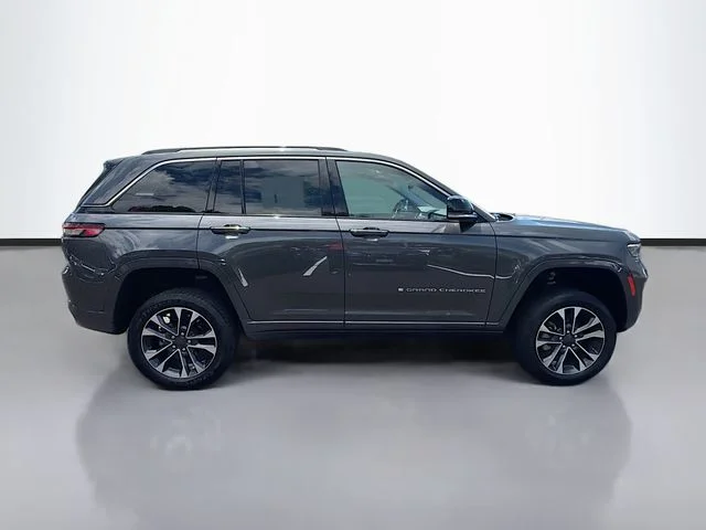 Used 2022 Gray Jeep Overland image 8