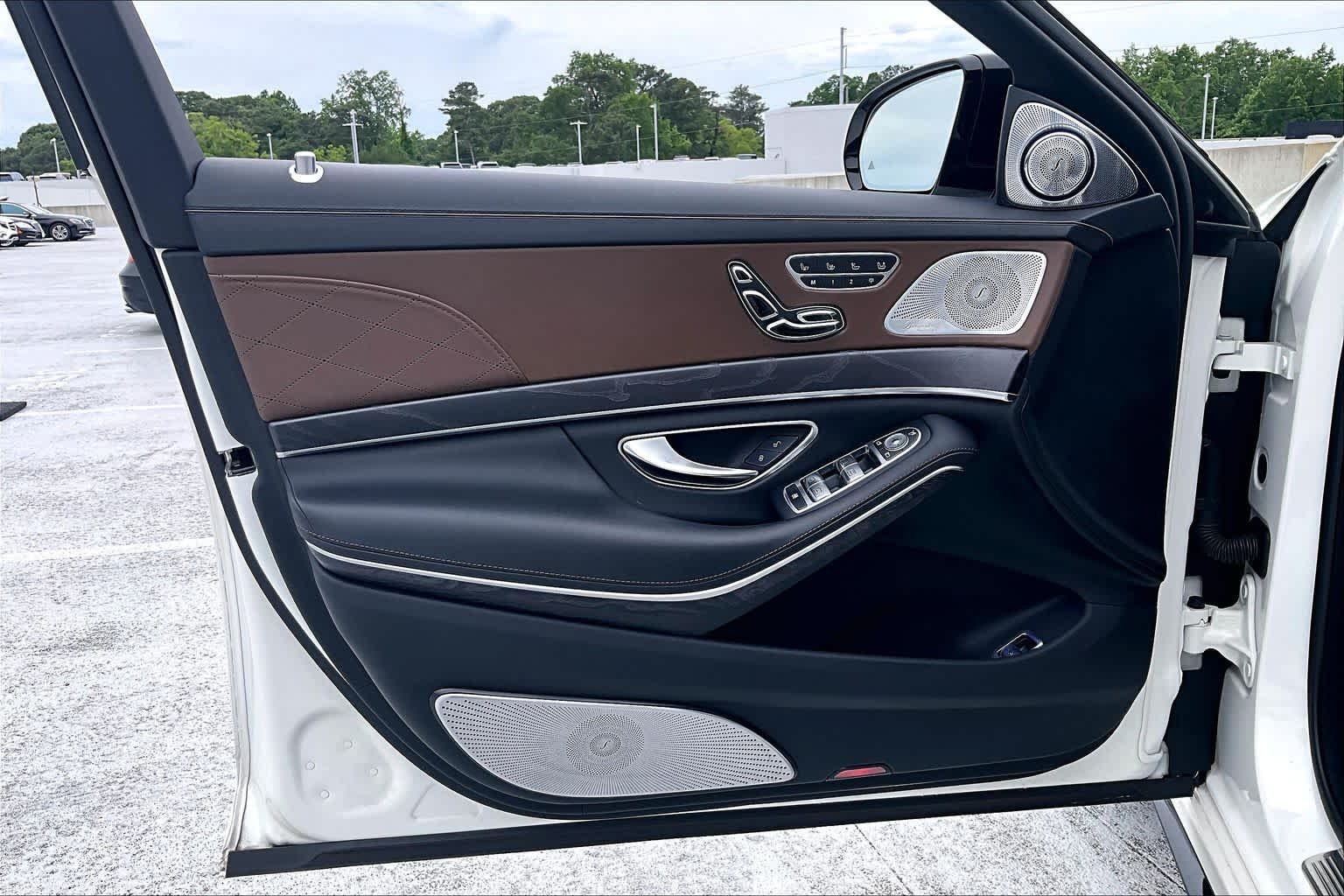 Used 2020 designo Diamond White Mercedes-Benz AMG® S 63 image 21