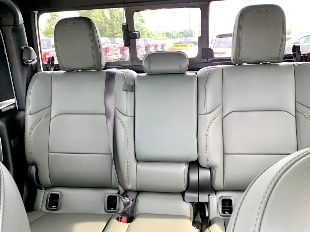 Used 2024 Silver Jeep Mojave image 41